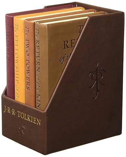 L'ensemble de poche de quatre livres du Seigneur des Anneaux